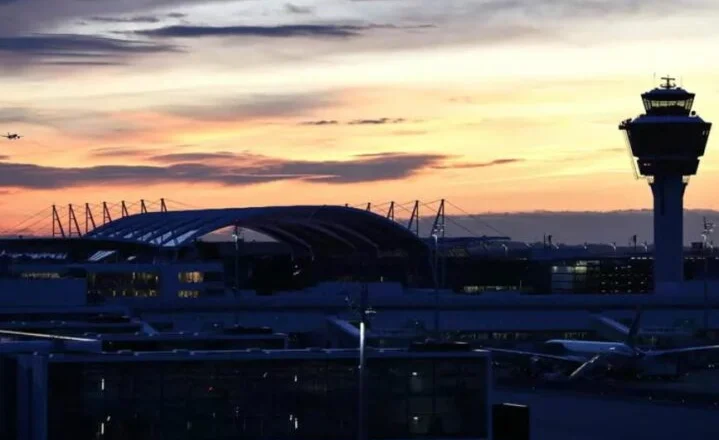 Mbyllet për 7 orë aeroporti i Mynihut, shkak prania e disa dronëve! Anulohen 17 fluturime, 3 mijë pasagjerë të prekur