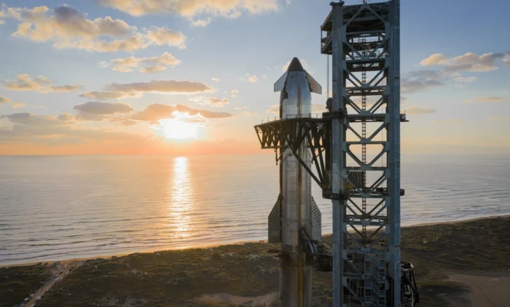 Me një ulje të dyfishtë mbresëlënëse, anija kozmike e Elon Musk përfundon provën e saj të re