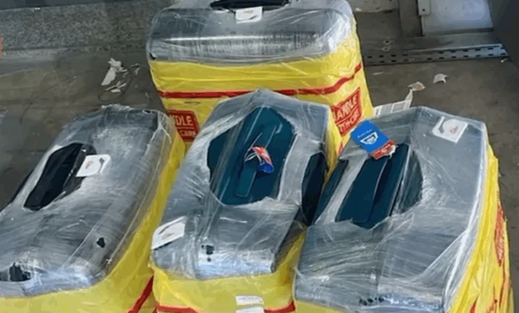 Me valixhe me drogë nga Tajlanda në Rinas! Kinezët kapen në aeroport me 61 kg kanabis të fshehur në qese frutash