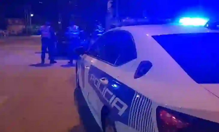 Merret peng një person në Devoll, policia shoqëron tre persona, mes tyre vëllai i deputetit të PD (EMRAT)