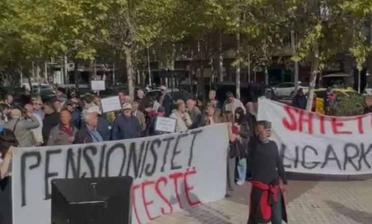 Minatorët e Spaçit protestojnë përpara Kuvendit: Na njihni kontratën kolektive