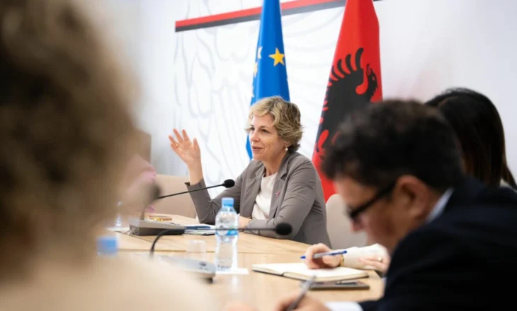 Ministrja Sala: Përmirësojmë sektorin farmaceutik, tolerancë zero ndaj abuzimit