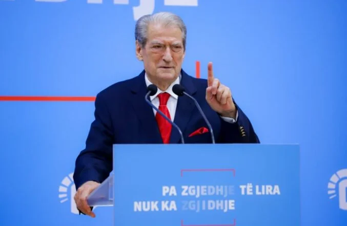 Mitingu madhështor dhe Berisha planprishës, “harron” urdhrin që dha në parlament për mospjesëmarreje në protestë