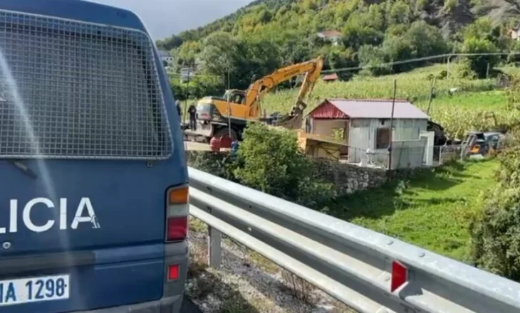 “Morëm borxhe për t’i ndërtuar”/ IKMT dhe Policia prishin barakat përgjatë Rrugës së Arbrit, reagojnë banorët