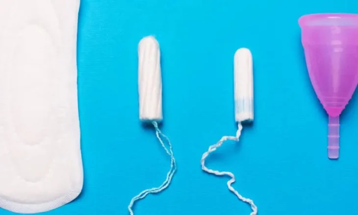 ‘Mund të ndikojnë në fertilitet’/ Të brendshmet dhe kupat menstruale përmbajnë kimikate të dëmshme