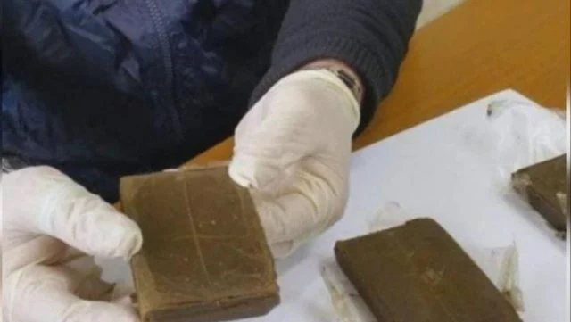 Natën në burg, ditën korrier droge në Itali, shqiptari fshehu 15 kg kanabis në dollap