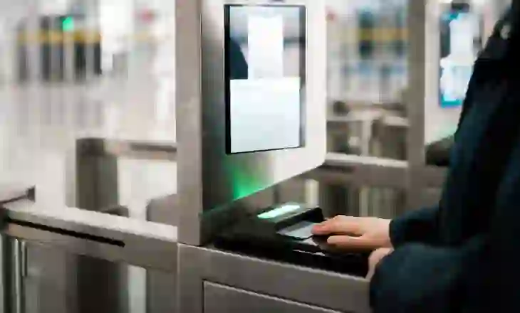 Ndryshime për udhëtarët jo-BE/ Evropa heq vulat e pasaportave, ja si do të kryhen kontrollet në kufi