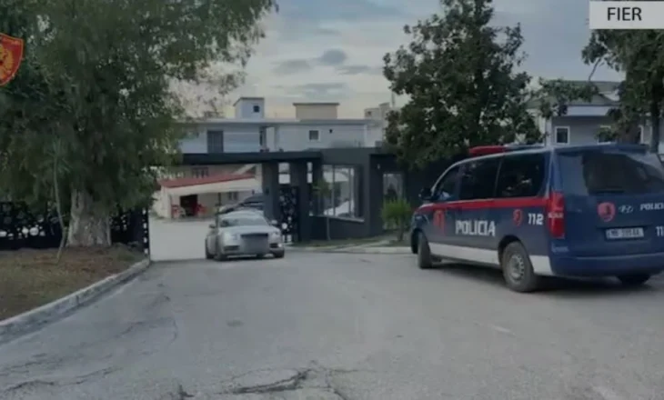 Në “Audi” me armë dhe municione tentuan t’i largohen policisë, arrestohet 40-vjeçari dhe e reja në Fier