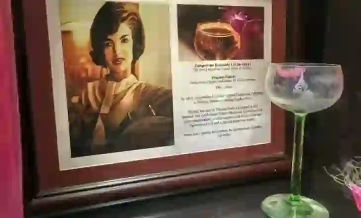 Në këtë hotel, një gotë e veçantë nuk lahet prej 58 vitesh
