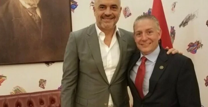 Ne SHBA del foto e McGonigal me Edi Ramen në zyrën e tij në kryeministri