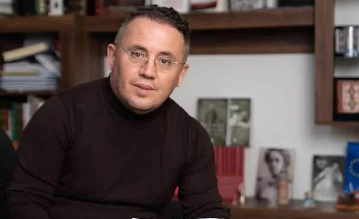 Në udhëkryqin e maturisë politike