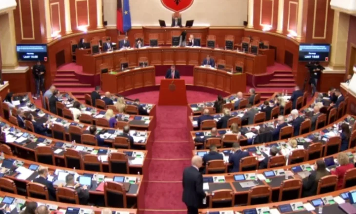 “Nën hetim 33-ish zyrtarë të lartë”/ Dumani në Kuvend: 19 zyrtarë janë dërguar për gjykim