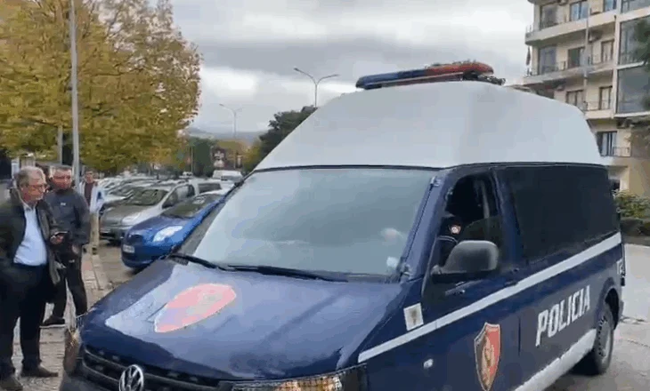 Nën masa të rrepta sigurie, mbërrin në gjykatën e Gjirokastrës autori i vrasjes së biznesmenit italian