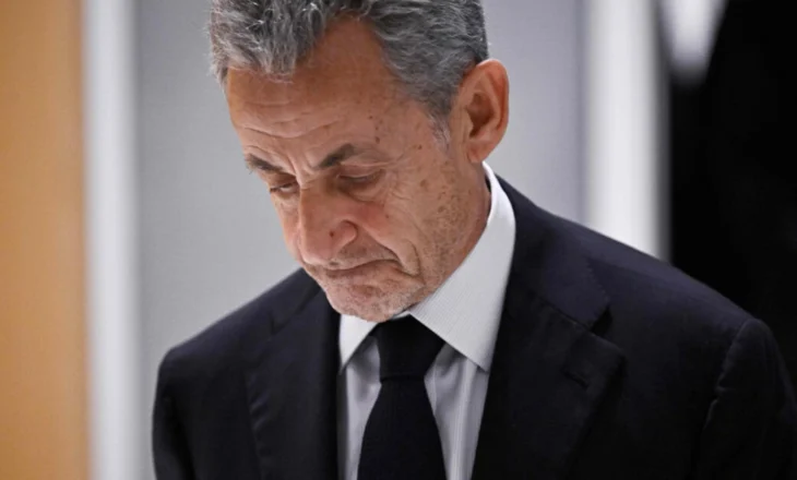Nicolas Sarkozy përfundon  në burg,  ish-kreu i parë i një vendi të BE që kryen dënimin pas hekurave