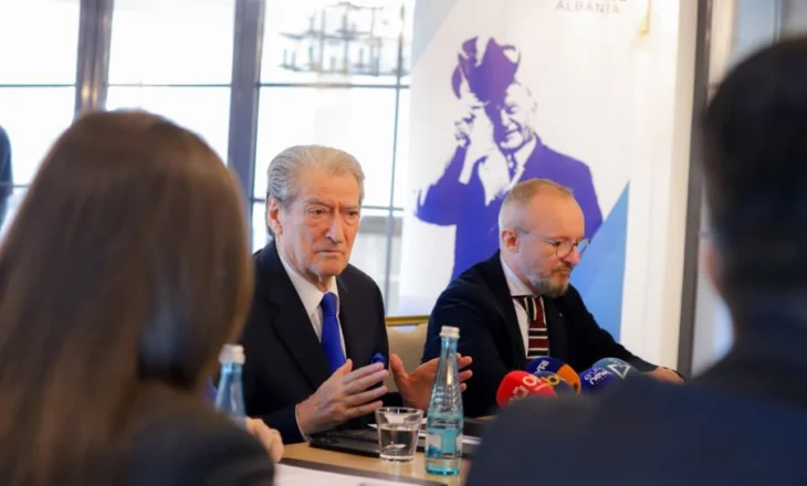Nis “shkolla” në PD, Berisha mëson deputetët e rinj: Mos shkëpusni lidhjet me zgjedhësit