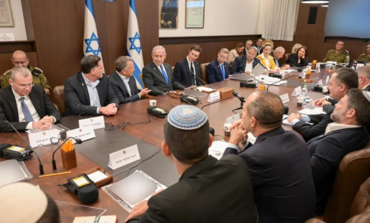 Nis zbatimi i planit për t’i dhënë fund luftës në Gaza, armëpushimi fillon të shtunën, Trump në Izrael të hënën