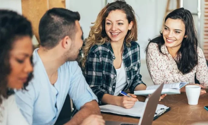 Nisin aplikimet e mbështetjes financiare për studentët ekselentë, ja kriteret për ta përfituar