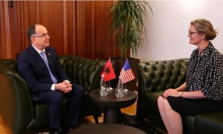 Një ditë pasi qeveria i dërgoi vakancat për 6 bashki, VanHorn takim me Begajn në presidencë