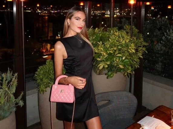 Një jetë mes Monte Carlos dhe Dubait, kush është modelja që u masakrua nga i dashuri, me të cilin kishte lidhje jashtëmartesore
