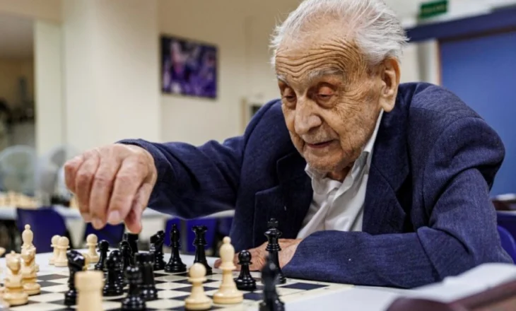Një jetë në fushën bardhë e zi, njihuni me shahistin 104-vjeçar