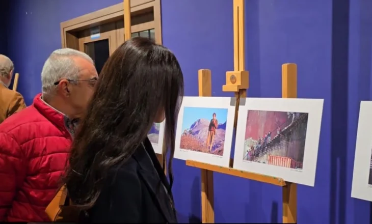 “Një popull në lëvizje”, ekspozita fotografike me pamjet e kohëve të varfërisë së Shqipërisë 1994