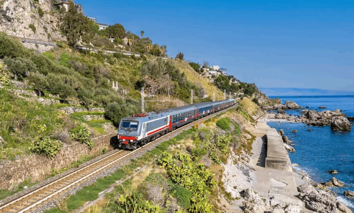 “Një tren mbi dallgë”, i fundit i këtij lloji në Europë