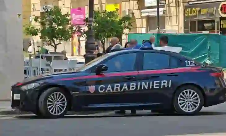 Njoftimi për punë në rrjetet sociale kthehet në makth për 44-vjeçaren, ‘pronari’ e merr 1 muaj peng në shtëpi dhe e abuzon seksualisht