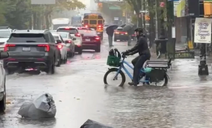 Nju Jork mbulohet nga uji, dy të vdekur nga reshjet e dendura të shiut