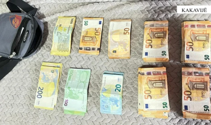 Nuk deklaroi mbi 20 mijë euro që kishte me vete, procedohet 51-vjeçari në Kakavijë