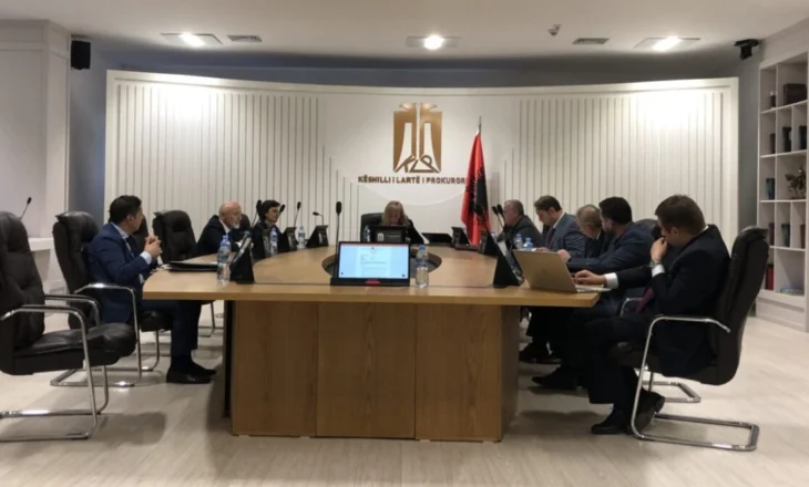 “Nuk jep kontribut, por merr pagë” – përplasje në KLP për statusin e Prokurorit Çardaku