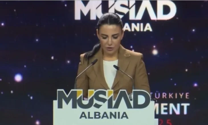 Nuk ndalet Balluku: nga lavdet për periudhën osmane te pasioni për telenovelat turke