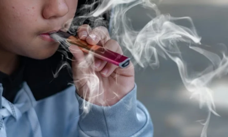 OBSH: 15 milionë adoleshentë në botë përdorin cigare elektronike
