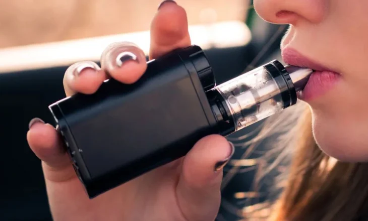 OBSH: Duhanpirja në Shqipëri po ulet! Alarm, rritja e përdorimit të cigareve elektronike tek adoleshentët