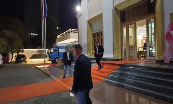 Opozita e kryqëzon, Dumani ia mbath nga salla me lejen e Peleshit