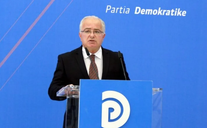 “Opozita fjalën ka”! Spaho ‘shpërthen’ ndaj PD: Mazhoranca i bie qemanes e gëzuar