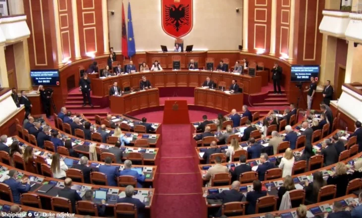 Opozita kërkoi shkarkimin e Niko Peleshit si kryetar Kuvendi, mazhoranca e rrëzon