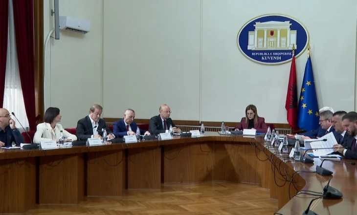Opozita kërkon shkarkimin e Peleshit, Këshilli për Legjislacionin shqyrton kërkesën e 36 deputetëve të PD