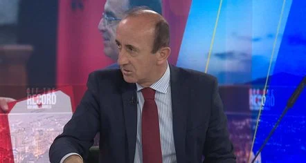 “Opozita s’mund të sillet si mazhorancë”, Dash Sula këshillon Gaz Bardhin: Ku gabove me Begajn