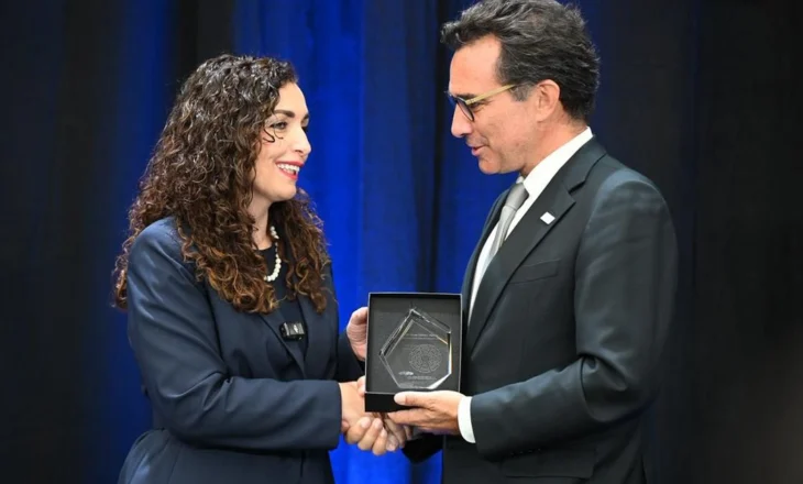 Osmani nderohet me Çmimin e Asamblesë së NATO-s për Gratë, Paqen dhe Sigurinë: I dedikohet grave të Kosovës