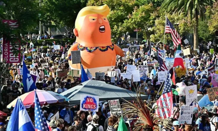 “Pa Mbretër”/ Protestat anti-Trump zgjerohen në SHBA dhe Europë, bashkohen politikanët demokratë: Demokraci, jo diktaturë