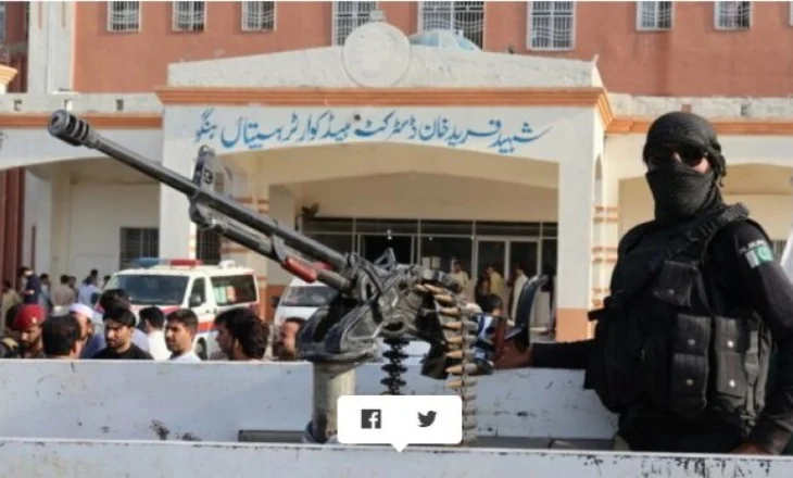 Pakistani paralajmëron për ‘luftë të hapur’ me Afganistanin nëse bisedimet dështojnë