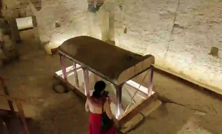Pas 20 vitesh nën restaurim, rihapet varri i faraonit legjendar egjiptian