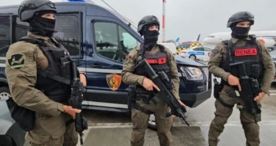 Pas atentatit ndaj Isuf Jacajt, forcat speciale ‘blindojnë’ Sarandën dhe Konispolin, shoqërohen mbi 10 persona