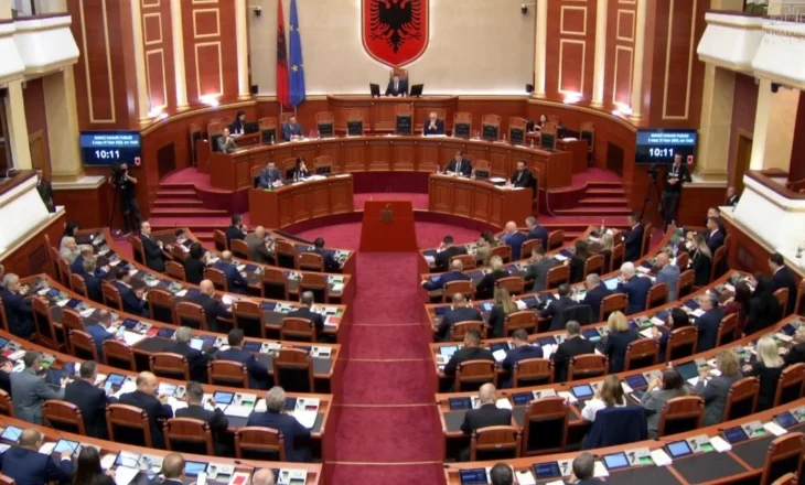 Pas dorëheqjes së Tom Doshit dhe Sabina Jorgos, betohen dy deputetët e rinj në Kuvend