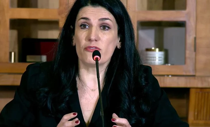 Pas presioneve nga BE, qeveria rrit taksat për peshkaqenët e tenderave të AKSHI-t