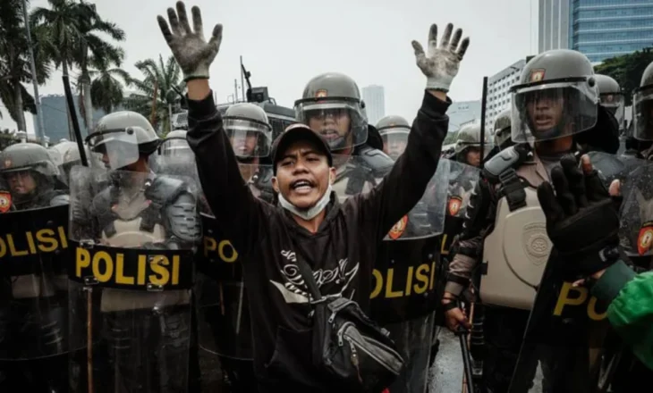 Pas protestave për shpërblimet luksoze, deputetët indonezianë marrin një tjetër rritje bonus gjatë pushimeve parlamentare