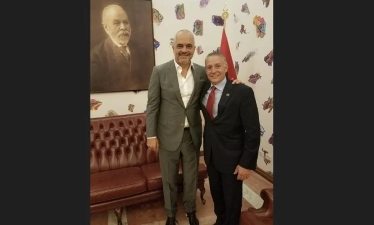Pasi postoi foton, nuk ndalet ish-ndihmësi i Trump: Ram komediani u përfshi në skandalin e korruptimit të McGonigal