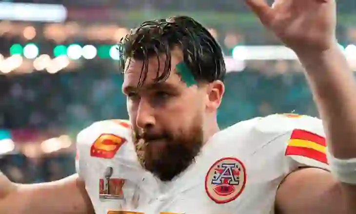 Pasuria neto e Travis Kelce: Sa para ka dhe cilat janë të gjitha burimet e tij të të ardhurave?