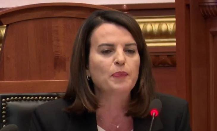 PD kërkoi dorëheqjen e saj, Koçiu: S’më intimidoni duke më treguar me gisht, nëse do kishte një polic përgjegjës do ishte arrestuar