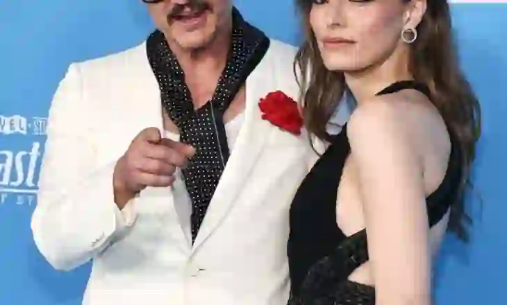 Pedro Pascal mbështet motrën e tij transgjinore Lux në sfilatën e Chanel në Paris